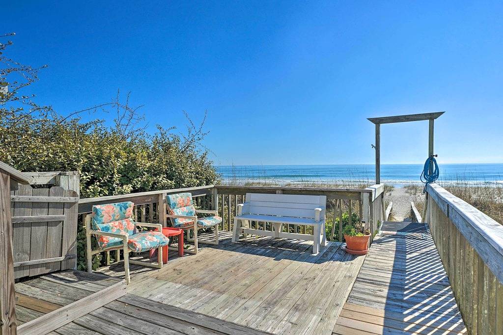 Oceanfront Gem w/ Rooftop Deck: Steps to Sand in Topsail Beach, Topsail Island