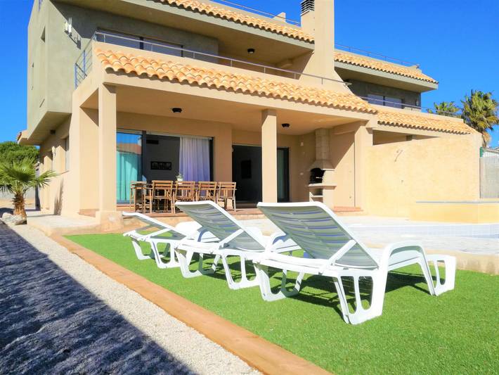 Maison pour 10 personnes, avec Balcon et Terrasse ainsi que Jardin et Vue à Calafat