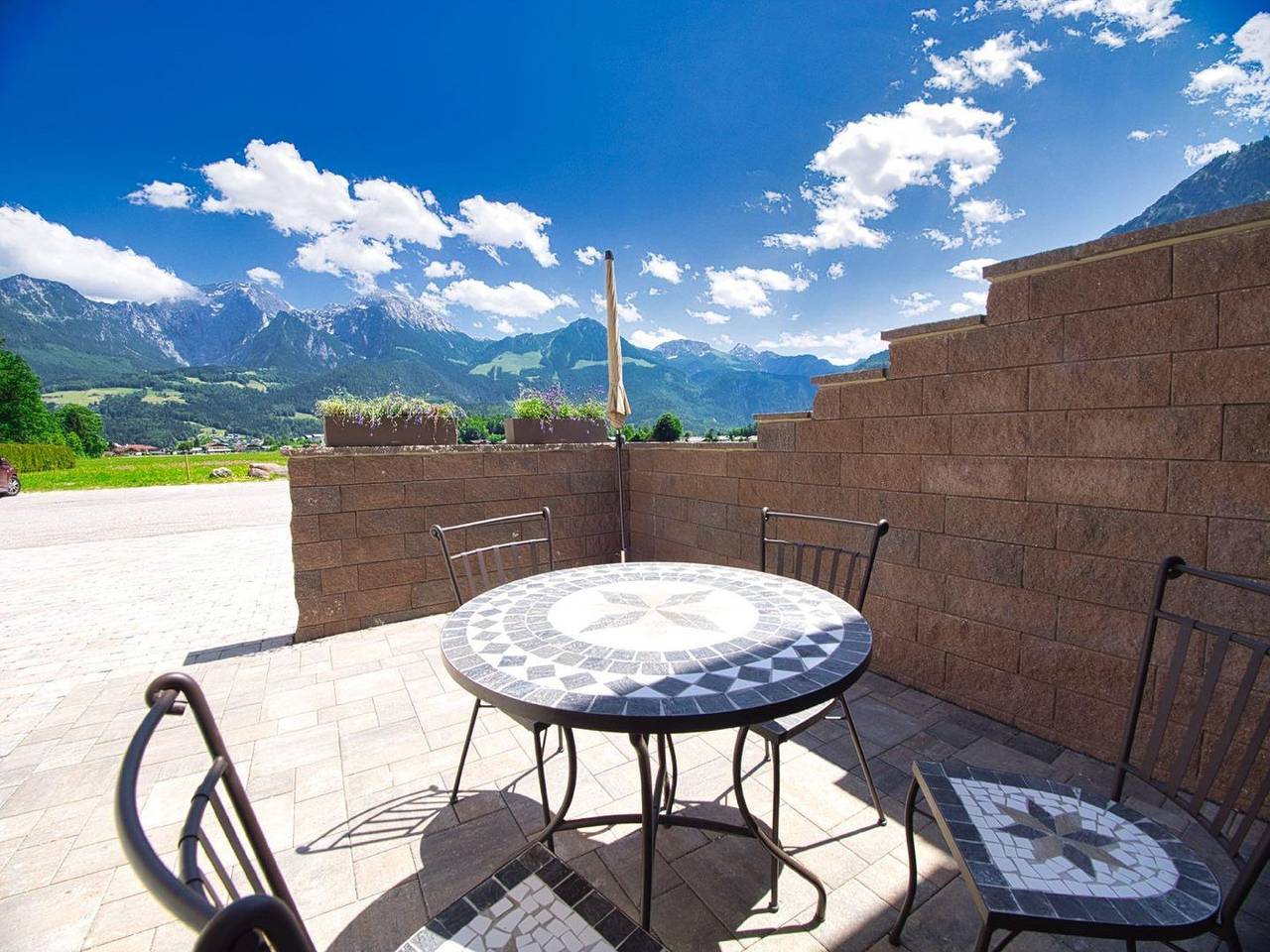 Ganze Wohnung, Moderne Ferienwohnung mit Terrasse & Bergpanorama für Paare und kleine Familien in Schönau am Königssee, Berchtesgadener Alpen
