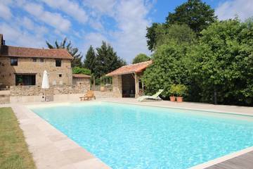 Gîte pour 6 personnes, avec jardin ainsi que terrasse et piscine à Champagnac-la-Rivière