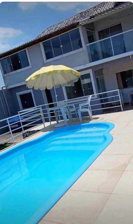 Casas e apartamentos de temporada para 14 pessoas, com jardim e piscina e ainda vista em Araruama