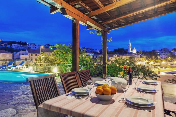 Villa pour 8 personnes, avec piscine et terrasse, animaux acceptés à Sumartin - 2