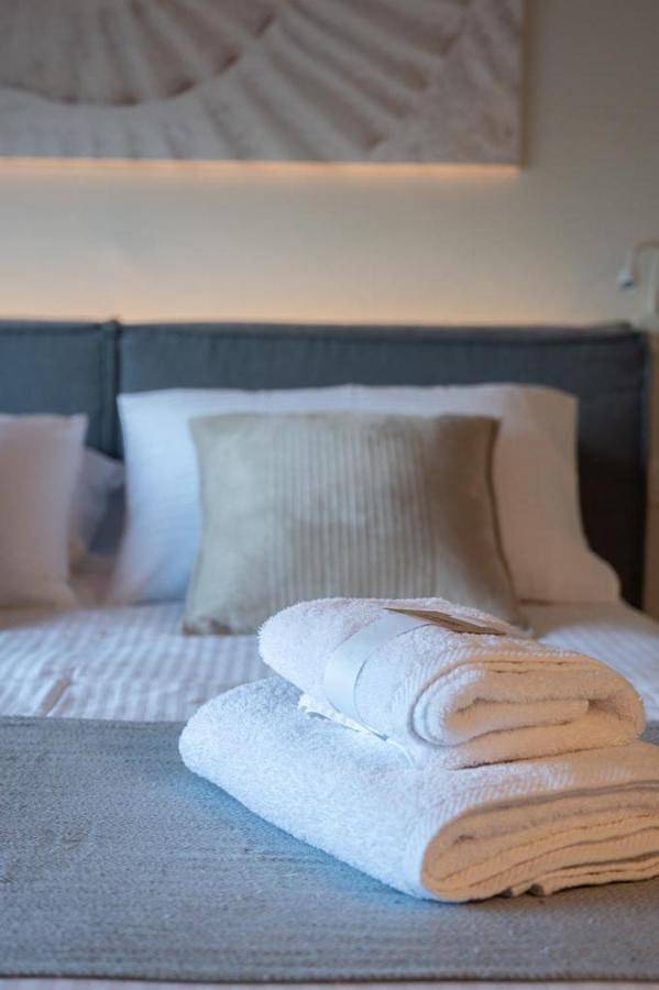 Ferienwohnung für 4 Personen, mit Seeblick und Garten sowie Pool und Ausblick, mit Haustier