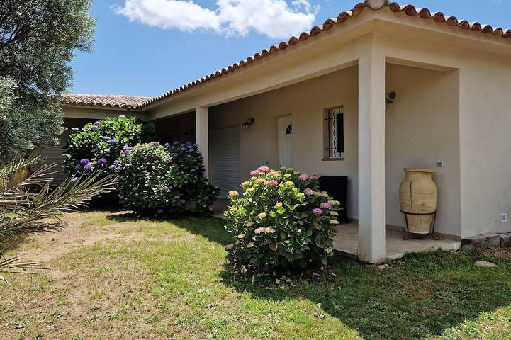 Location de vacances pour 6 personnes, avec Jacuzzi ainsi que Terrasse et Jardin dans Port De Porto Vecchio
