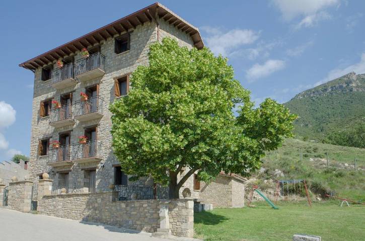 Casa rural para 4 personas, con jardín y vistas, Se admiten mascotas en Valle de Benasque