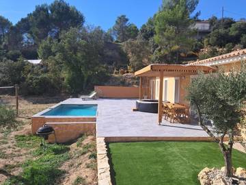 Location de vacances pour 6 personnes, avec jacuzzi ainsi que piscine et jardin à Varages