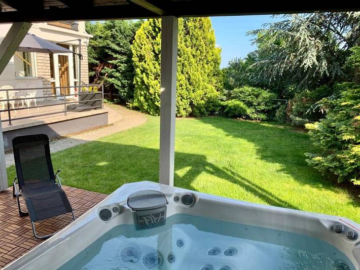 Ferienwohnung für 2 Personen, mit Balkon und Terrasse sowie Whirlpool und Garten in Balatonalmadi