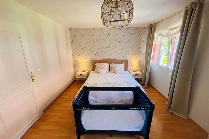 Ganze Wohnung, Familien-Garten-Duplex nahe Zürich - Trampolin, Kamin & Grill - 8 Gäste in Killwangen, Aargau-Basel