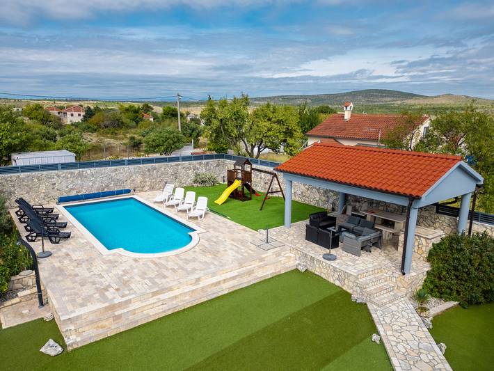 Villa für 9 Personen, mit Garten und Balkon, kinderfreundlich in Zadar - 3
