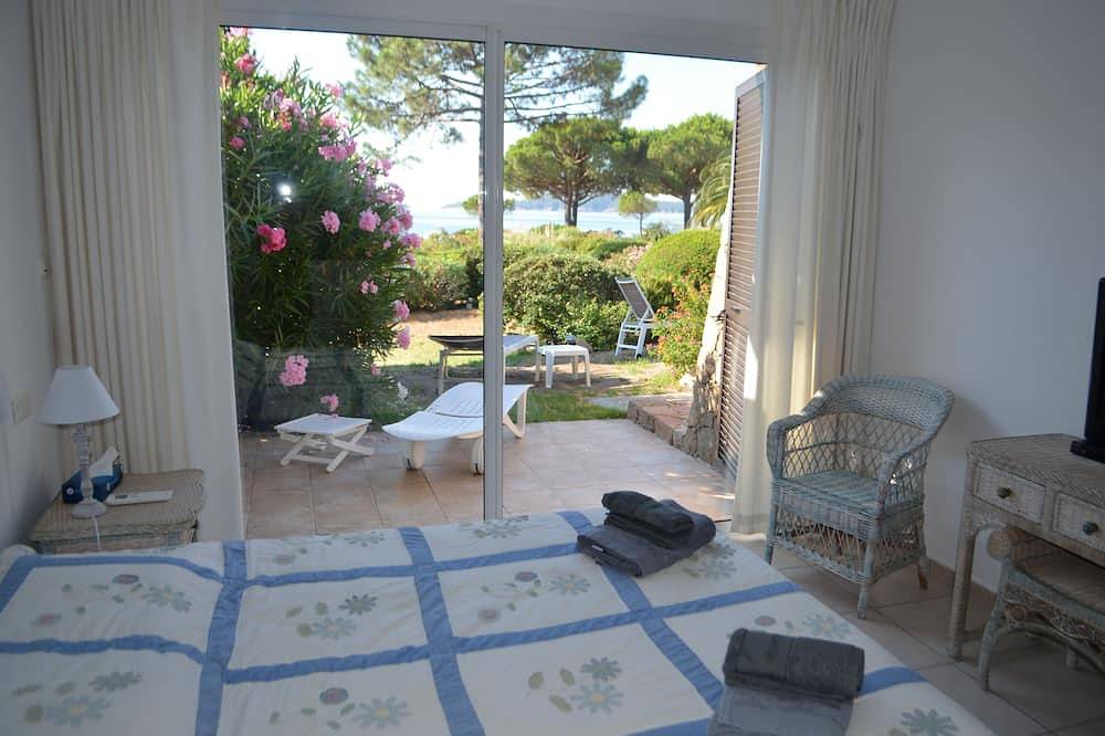 Villa pieds dans l'eau à Pinarello in Zonza, Arrondissement de Sartène