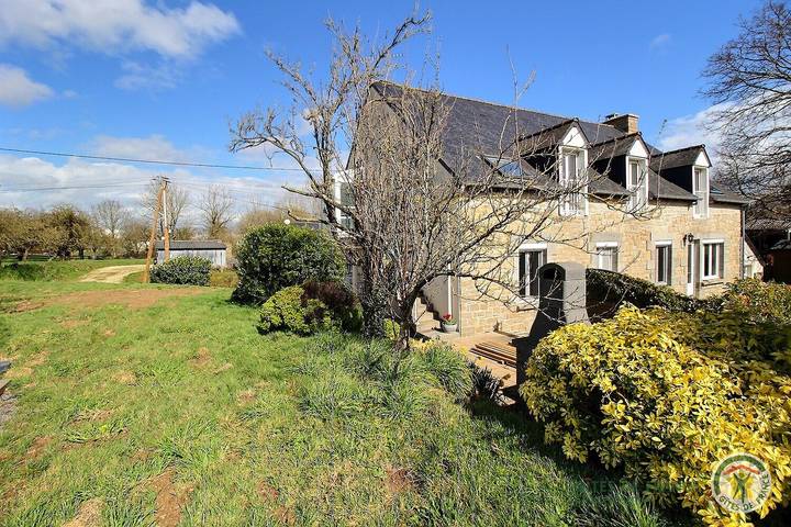 Gîte pour 4 personnes, avec Terrasse ainsi que Jardin et Vue à Lamballe
