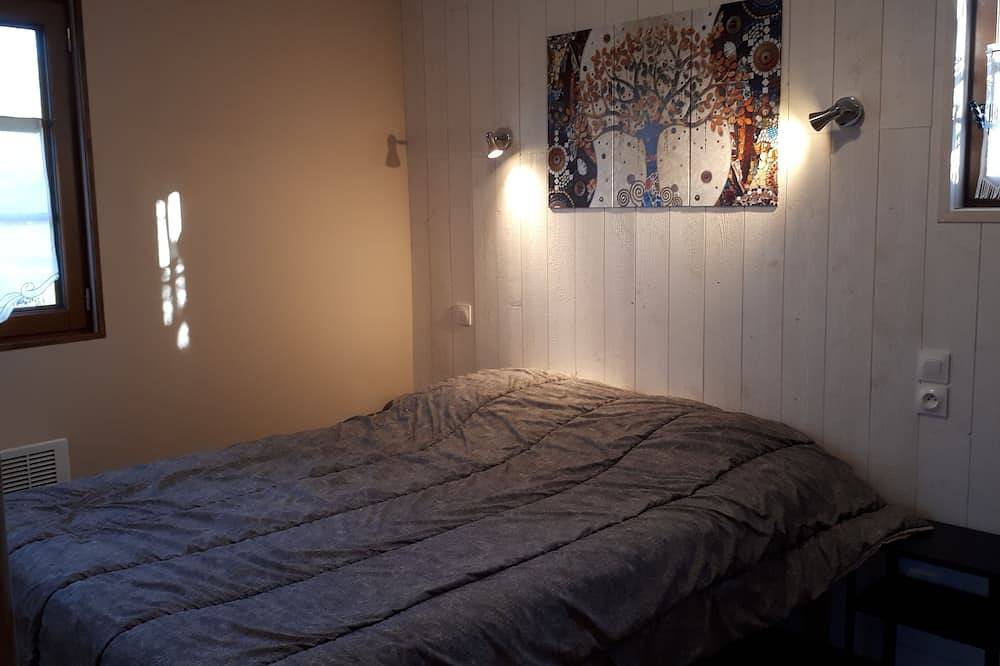 Cabaña típica en la campaña de Normandía in Plasnes, Región de Bernay