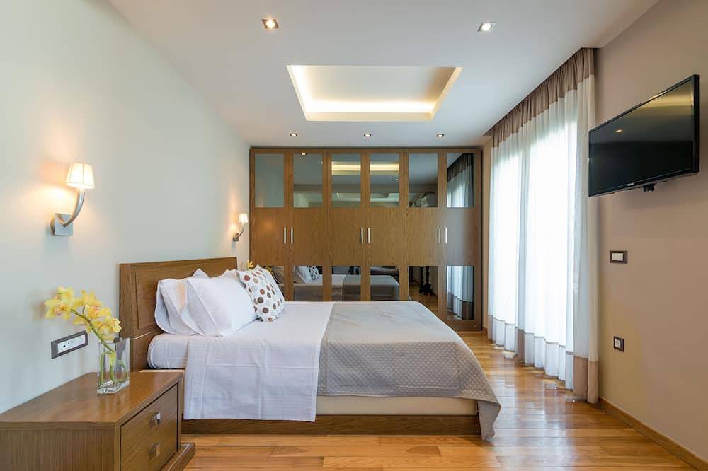 Gaia Deluxe Seafront Villa, with Private Pool & Direct Access to the Beach in Drosia (Zakynthos), Kipseli