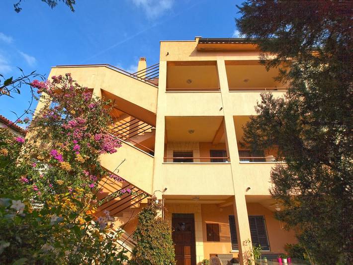 Apartamento entero, Apartamento de vacaciones para 4 personas con terraza in Banjole, Costa sur de Istria