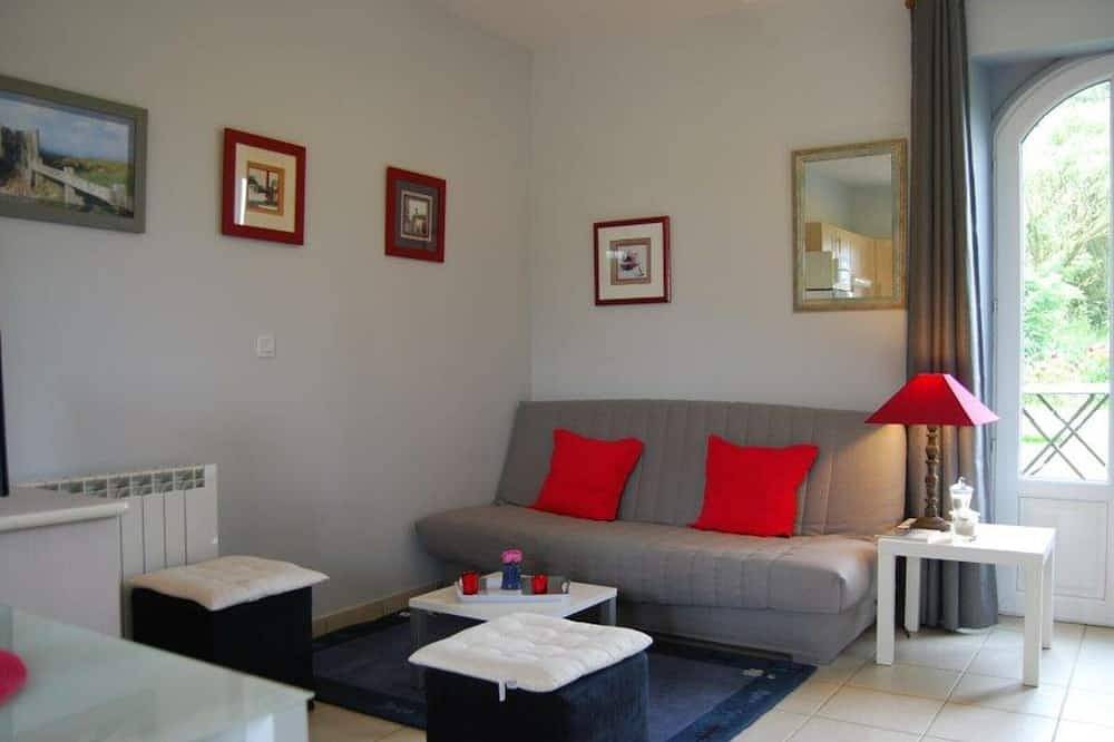 Appartement entier, Découvrez la quiétude du Cotentin: charmant gîte équipé, jardin clos, proche dunes et îles Anglo-Normandes. in Baubigny, Côte de la Déroute