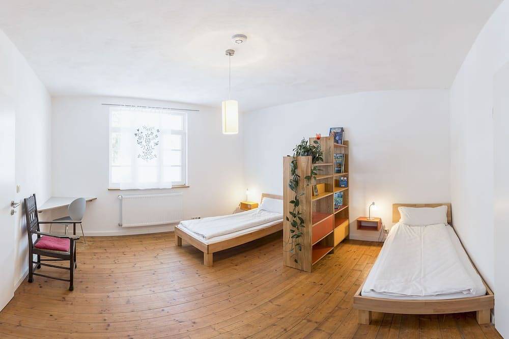 Ganze Wohnung, Ferien in Natur & Stille im Kunsthaus Wäldchen - Atelier für Musik & Kunst in Forst (Altenkirchen), Windecker-Ländchen