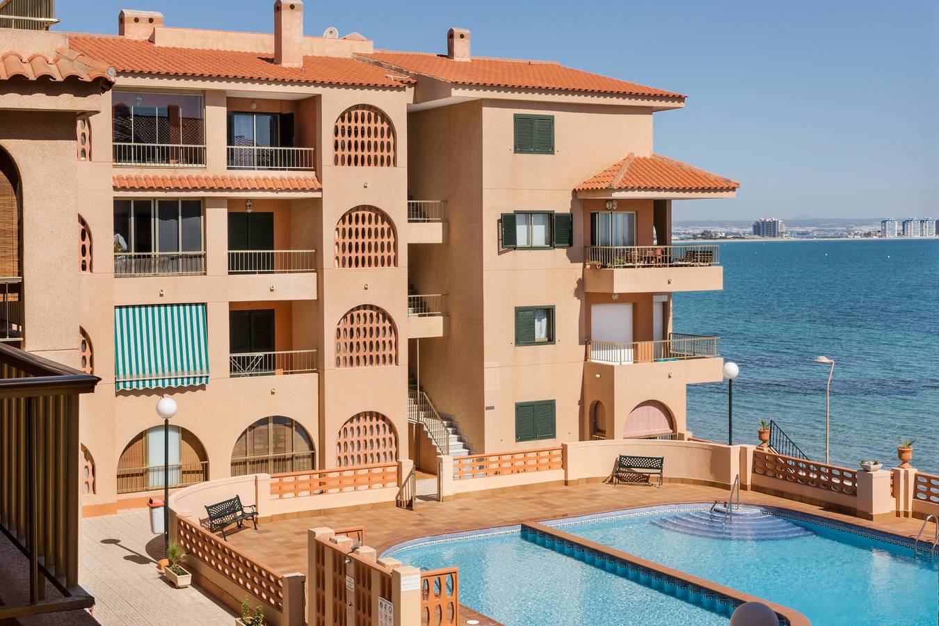 Entire apartment, Apartment 'Zambra 3 - 311' with Shared Pool, Wi-Fi and Air Conditioning in Los Miradores del Puerto, San Javier