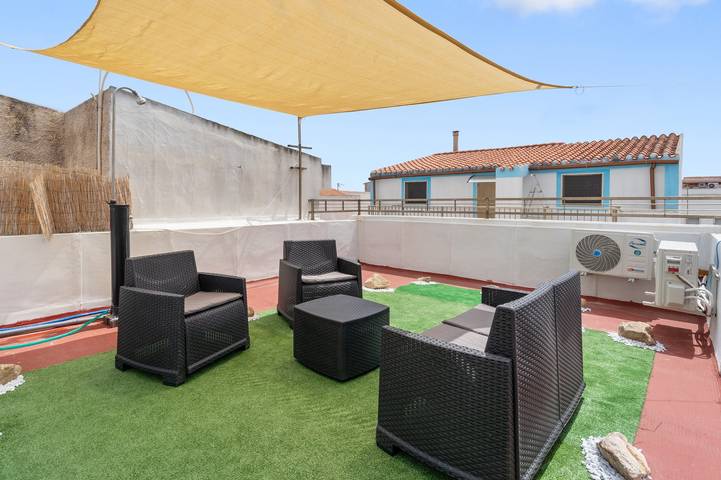 Vacation Home in the Heart of the Village with Private Terrace, Wi-Fi, and Air Conditioning in Calasetta, Sant'Antioco