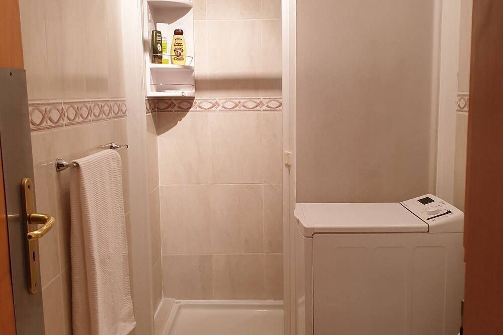 Entire apartment, 1 Bedroom Apartement  with big terrace. Ground floor. Sleeps 4 in Playa de Fañabé, Adeje