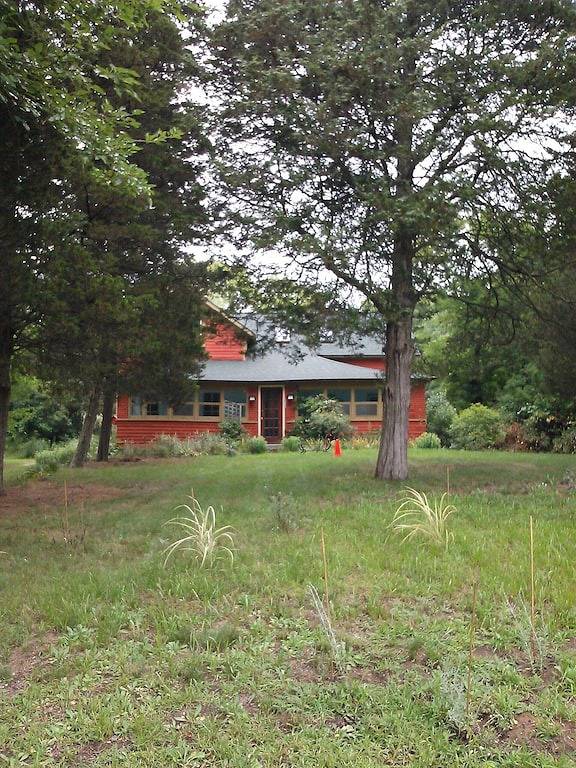 The Zoo-Midcentury Modern Meets Rustikales, hundefreundliches Bauernhaus - 2 Mi Von Der Stadt in Allegan County