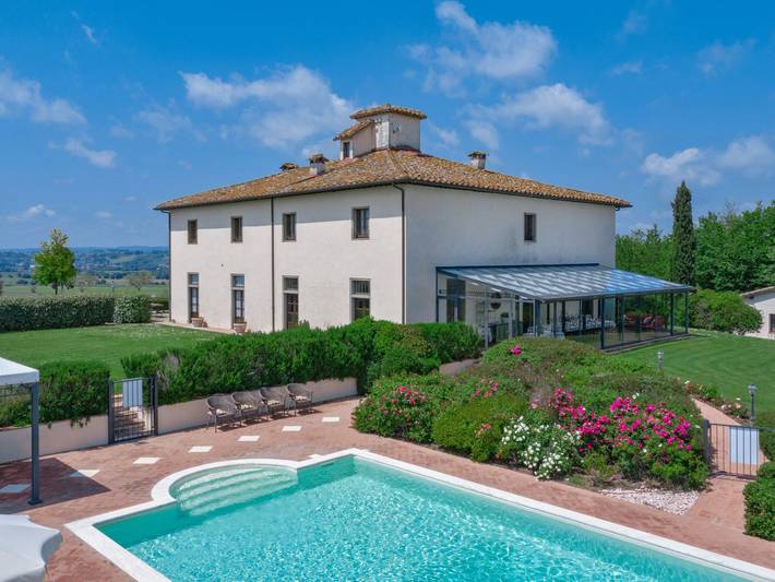 Casa vacanza per 18 persone, con piscina e giardino a Fattoria
