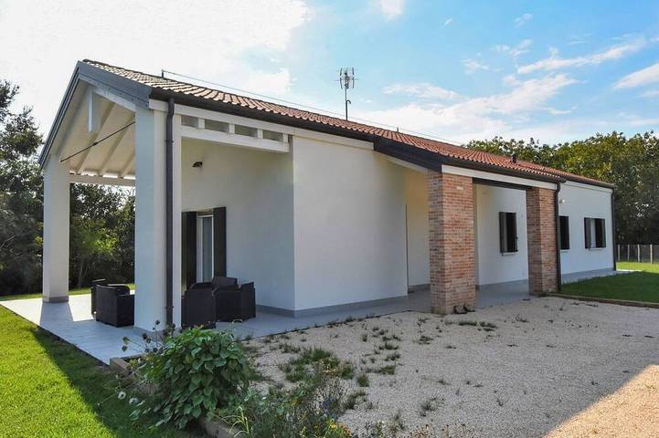 Maravillosa casa de vacaciones privada para 6 personas con piscina, A/C, WIFI, TV y balcón in Malcontenta, Mira