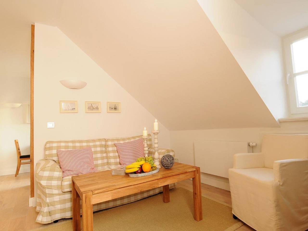 Ganze Wohnung, Gutshaus Zicker, Wohnung Nr. 8 - Kamin, Terrasse, großer Garten in Zudar, Garz/Rügen