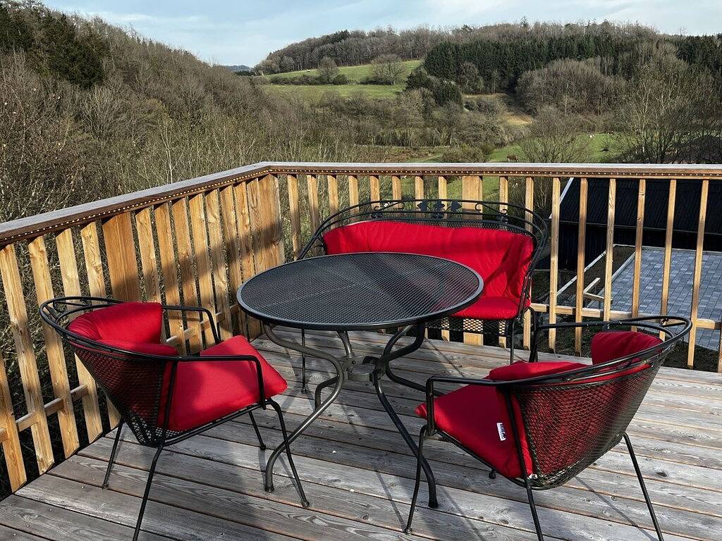 Ferienhaus in Mehren mit Schwimmbecken in Mehren, Vulkaneifel