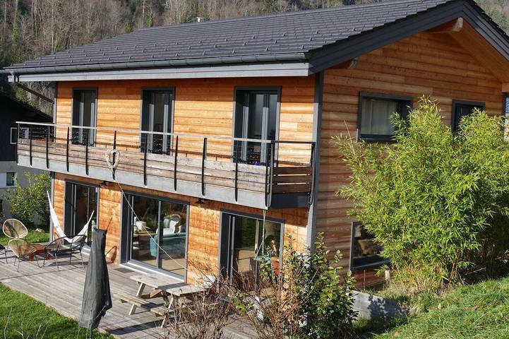 Location de vacances pour 8 personnes, avec Balcon ainsi que Jacuzzi et Jardin à Dingy-Saint-Clair