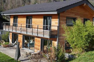 Gîte pour 6 personnes, avec balcon ainsi que jardin et jacuzzi à Dingy-Saint-Clair