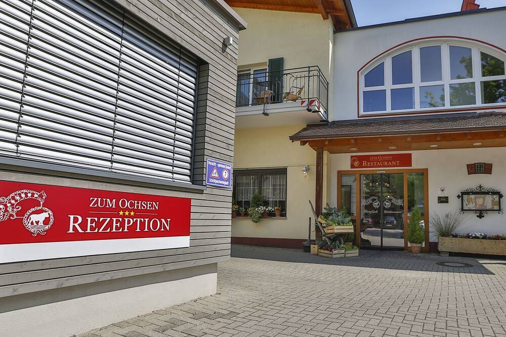 Ganze Wohnung, Gemütliches Doppelzimmer mit modernem Bad, Flachbild-Tv und Wlan in Schallstadt, Südschwarzwald