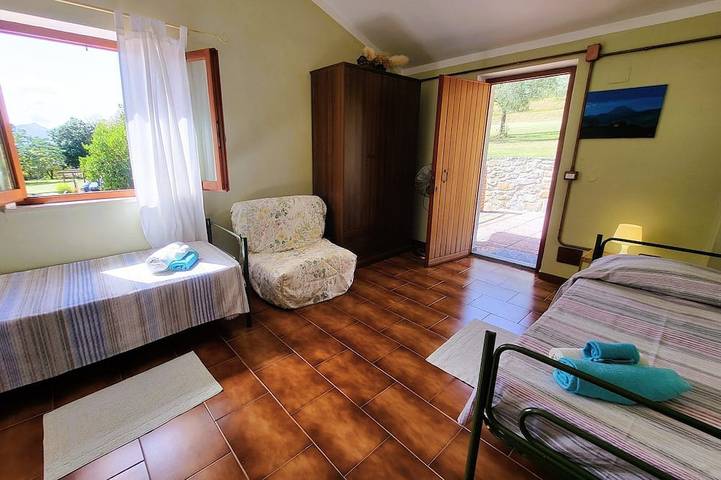 Location de vacances pour 6 personnes, avec terrasse et jardin à Barga - 4