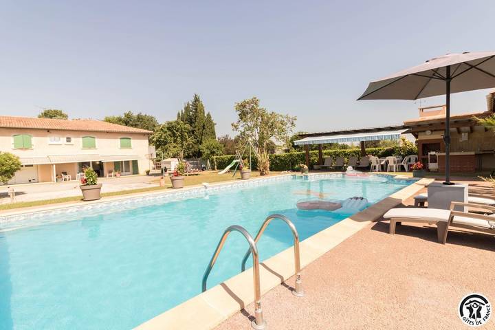 Gîte pour 4 personnes, avec Balcon et Terrasse ainsi que Jardin et Piscine