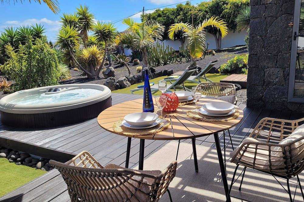 Apartamento entero, Casa La Asomada con jacuzzi privado, vistas al mar, wifi, aire acondicionado in La Asomada, Tías