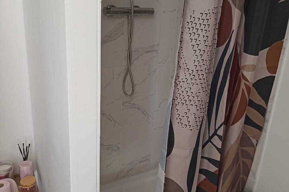 Entire apartment, Le Cosy chic in Saint-Maurice-de-Beynost, Bourg-en-Bresse region