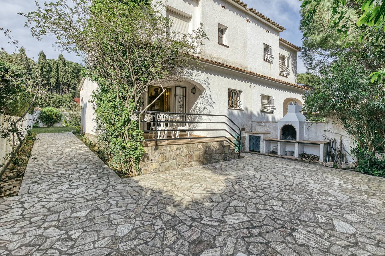 Casa Vacacional 'Villa Montgó Parc Con Piscina', Vistas a la Montaña y Aire Acondicionado in La Escala, Alt Empordà