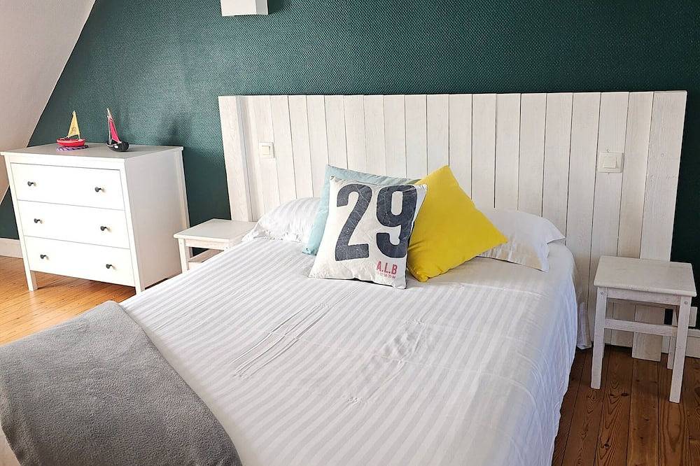 Pretty Breton house with sea view near the beaches and port of Aber Wrach in Landéda, Brest region