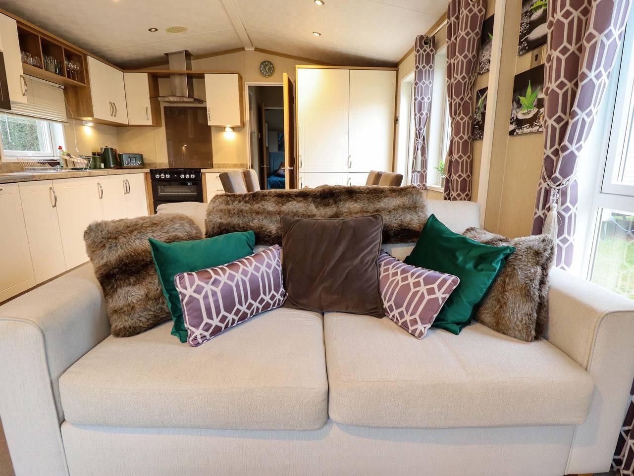 108 Fox Burrow Hang in Fritton and Saint Olaves, Great Yarmouth