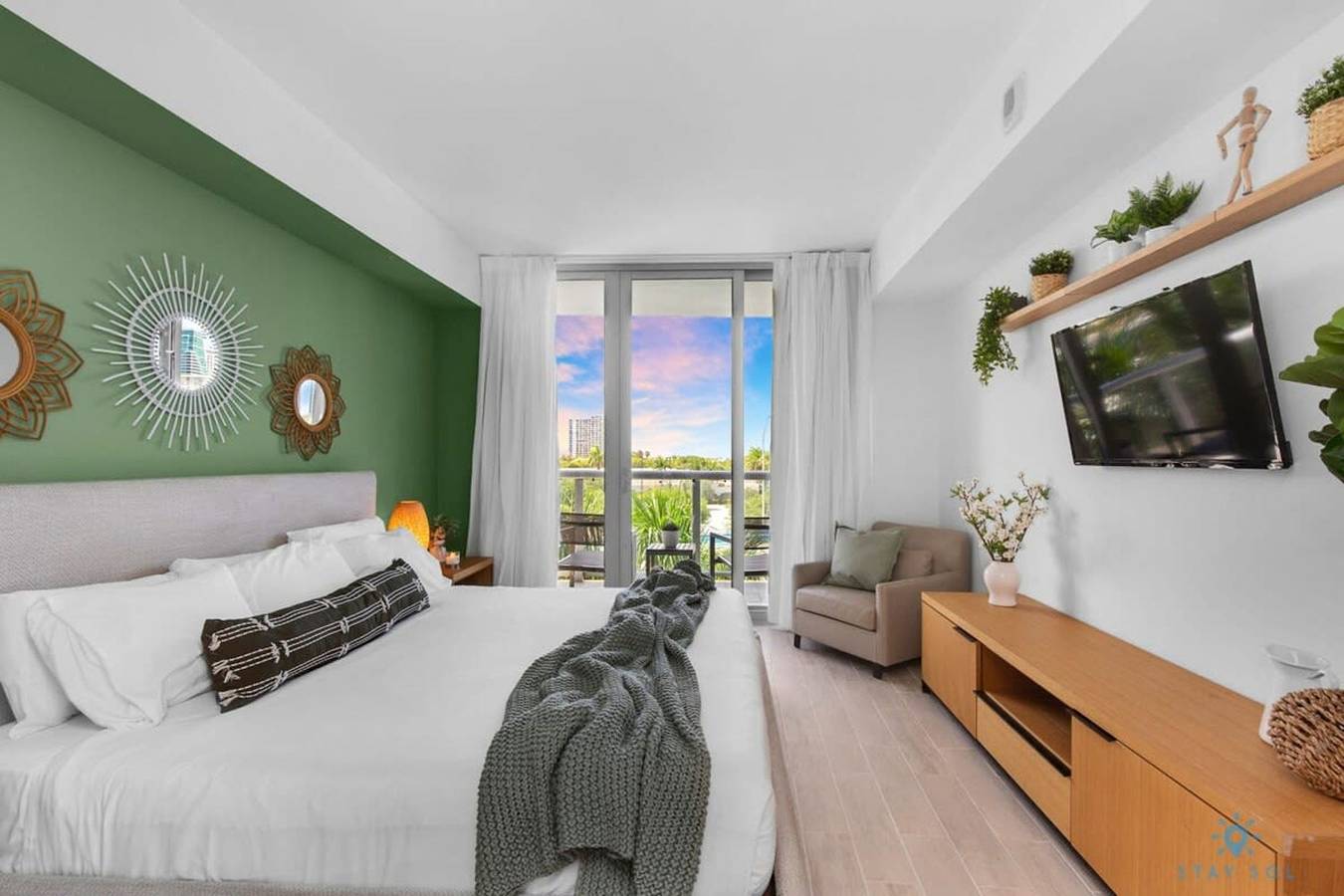 Vacation Apartment for 4 Guests in Hallandale Beach, Florida