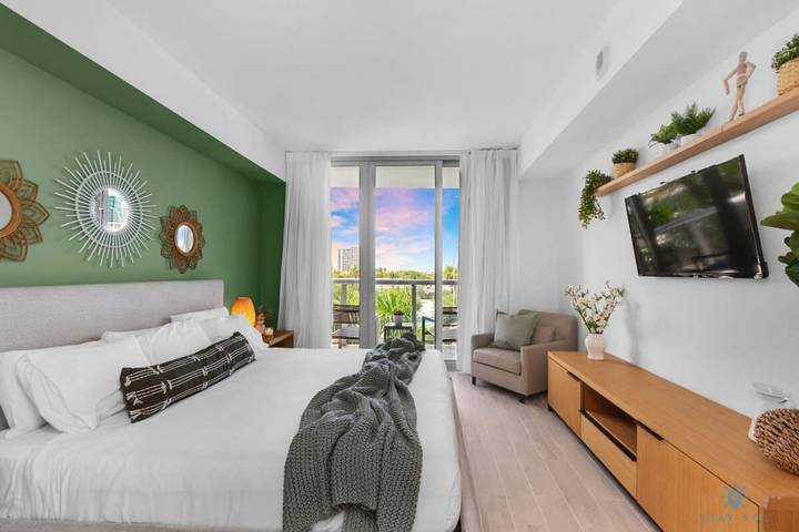 Vacation rental for 4 people, with balcony, kid friendly in Hallandale Beach