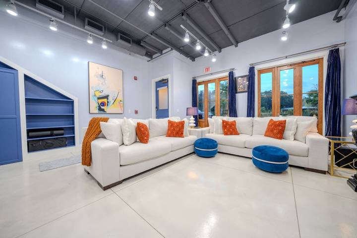 Vacation rental for 4 people, with lake view and yard, kid friendly in Mississippi