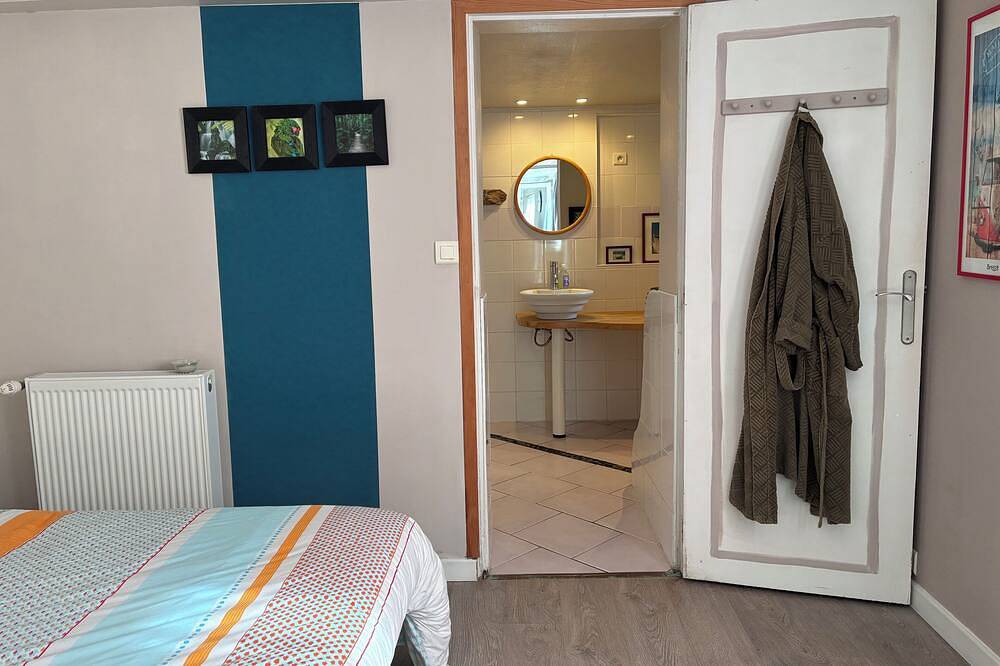 Entire apartment, A cottage in Brittany! Seaside almost feet in the water in Plérin, Côte de Goëlo
