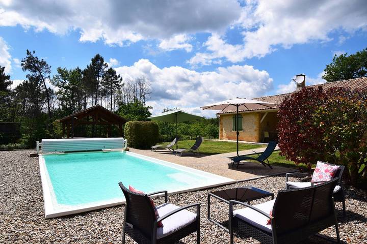 Location de vacances pour 5 personnes, avec piscine et jacuzzi à Blanquefort-sur-Briolance