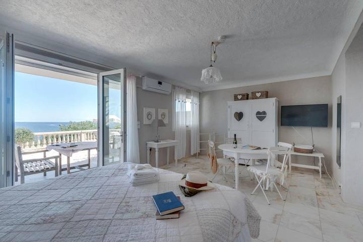 Chambre d’hôte pour 4 personnes, avec Jacuzzi et Terrasse ainsi que Jardin et Piscine à Roquebrune-sur-Argens - 4