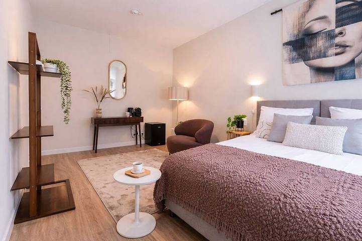 Ganze Wohnung, Komfortables Privatzimmer in Tilburg, gelegen in üppigem Grün neben den malerischen Wander- und Mountainbikewegen des Stadsbos013. in Tilburg, Nordbrabant