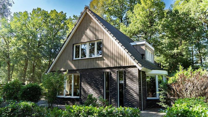 Vakantiehuis voor 12 personen, with tuin and sauna as well as zwembad in Hoenderloo