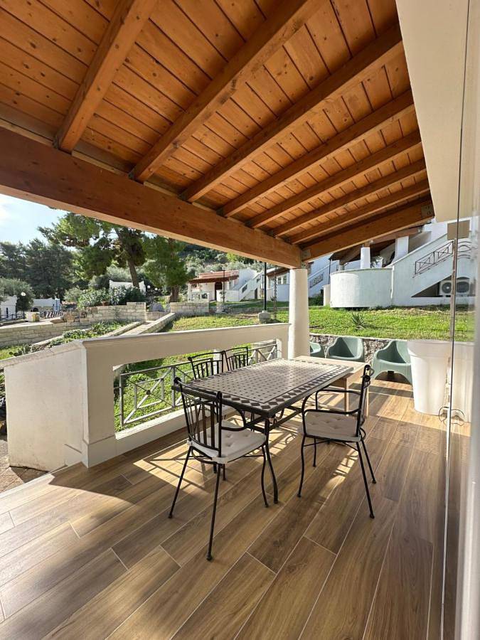 Villa für 3 Personen, mit Pool und Garten sowie Ausblick - 1