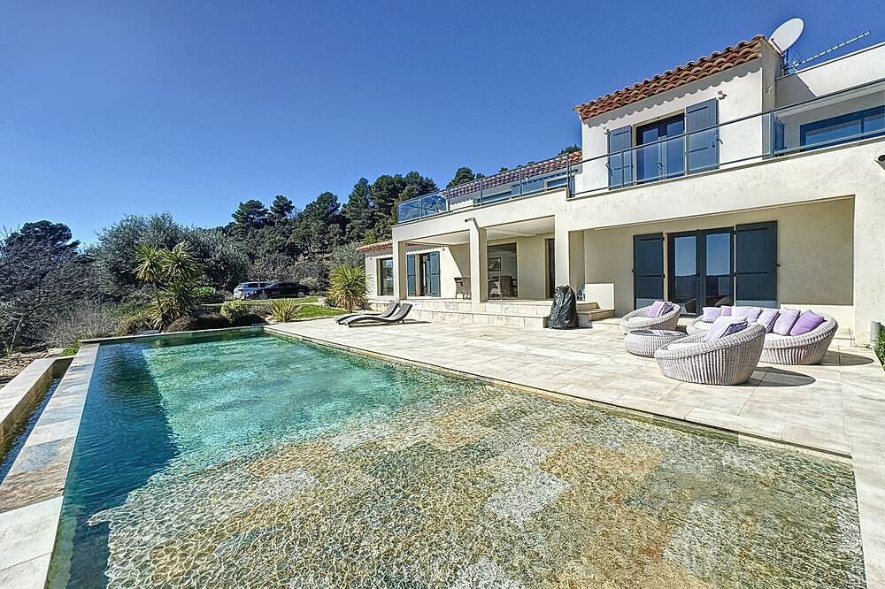 Villa panoramic view in Manosque, Parque natural regional del Luberon