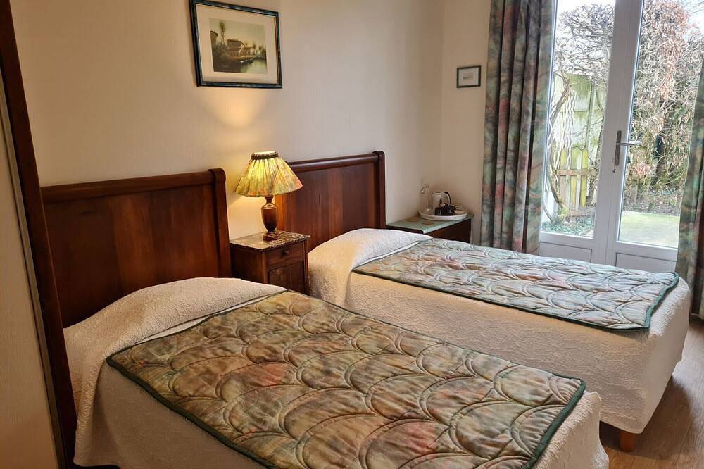 Komfortable Zimmer mit privaten Bädern und Klimaanlage in Férolles, Sologne