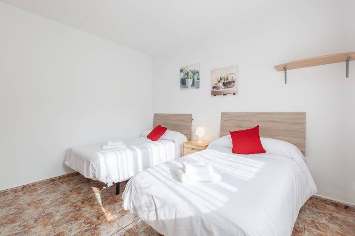 Holiday Home "Villa Julia" with Private Terrace, Wi-Fi and Air Conditioning in Rubi, Barcelona Inland